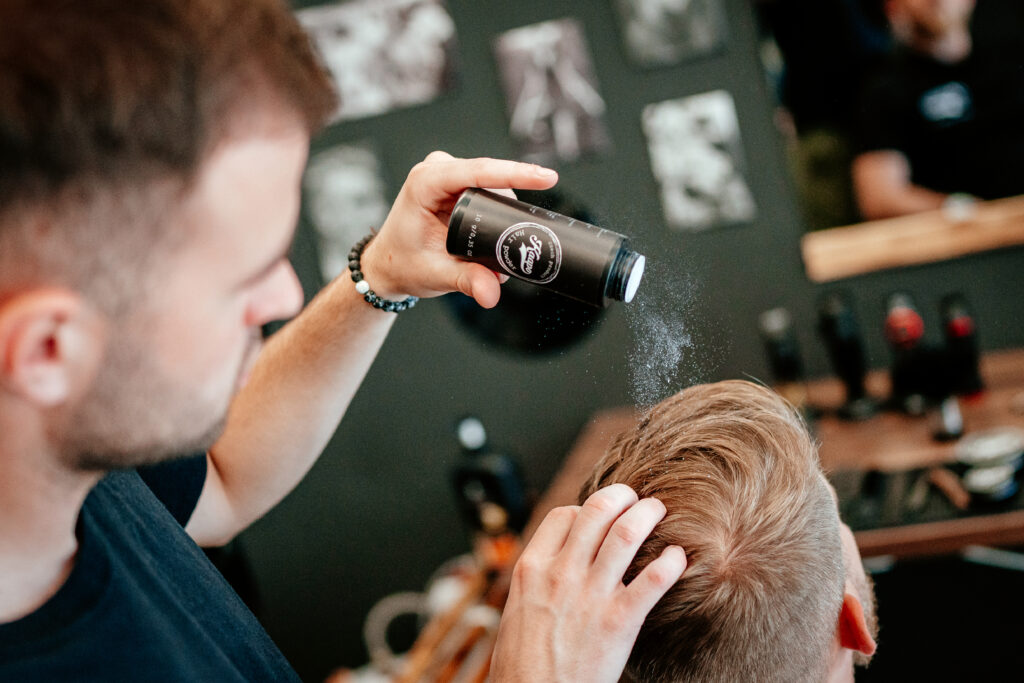 Pudr na vlasy, hair powder